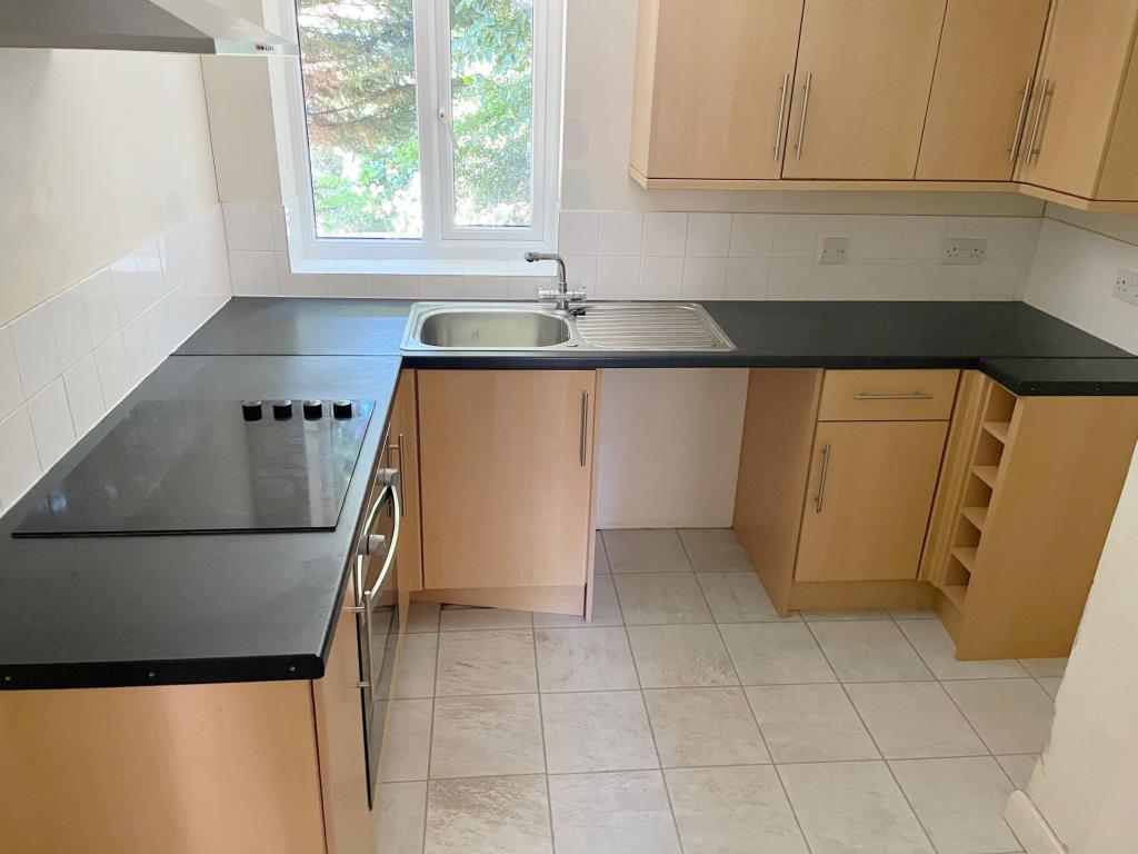 Lot: 116 - FREEHOLD CITY PROPERTY ARRANGED AS TWO FLATS PLUS GARAGE WITH POTENTIAL -
